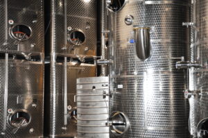 Weintanks im Weingut Weinmann